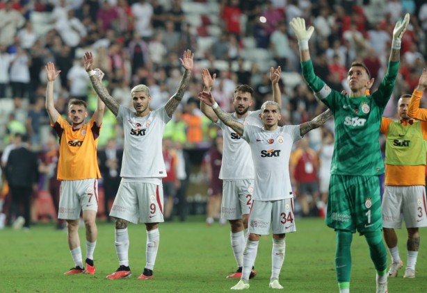 Foto - Galatasaraylıları küplere bindirecek gelişme! Az önce ilan ettiler: Okan Buruk'tan şaşırtan hamle...