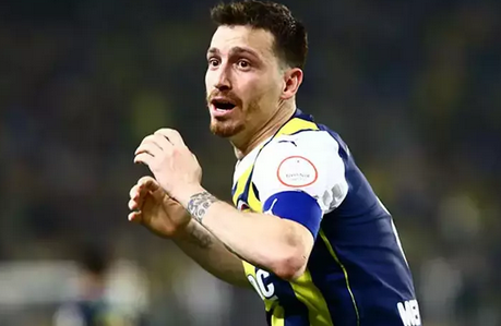 Foto - Galip gelince unutulur! Ama Mert Hakan’ın yaptıkları unutulmaz ki… Mourinho umarız bu oyuna gelmez hemen…