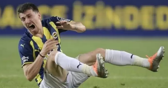 Foto - Galip gelince unutulur! Ama Mert Hakan’ın yaptıkları unutulmaz ki… Mourinho umarız bu oyuna gelmez hemen…