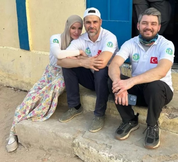 Foto - Gamze Özçelik 'Bir takım ayaklanmalar' diyerek duyurdu! Çok konuşulacak anlar