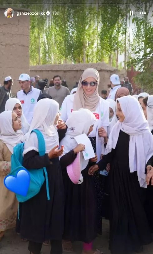 Foto - Gamze Özçelik 'Bir takım ayaklanmalar' diyerek duyurdu! Çok konuşulacak anlar