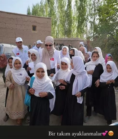 Foto - Gamze Özçelik 'Bir takım ayaklanmalar' diyerek duyurdu! Çok konuşulacak anlar