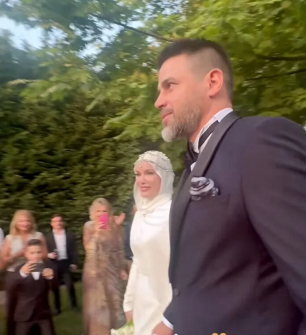 Foto - Gamze Özçelik ile oyuncu Reshad Strik evlendi! İkisi de hayırlı işler peşinde koşuyordu