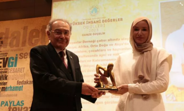 Foto - Gamze Özçelik'ten anlamlı sözler! Yüce Allah bana fark ettirdiği için şükrediyorum