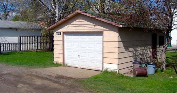 Garajda yaşıyorlar! Bakın neden...