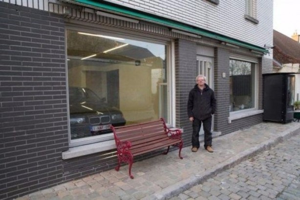 Foto - Garajı için öyle bir kapı yaptı ki...