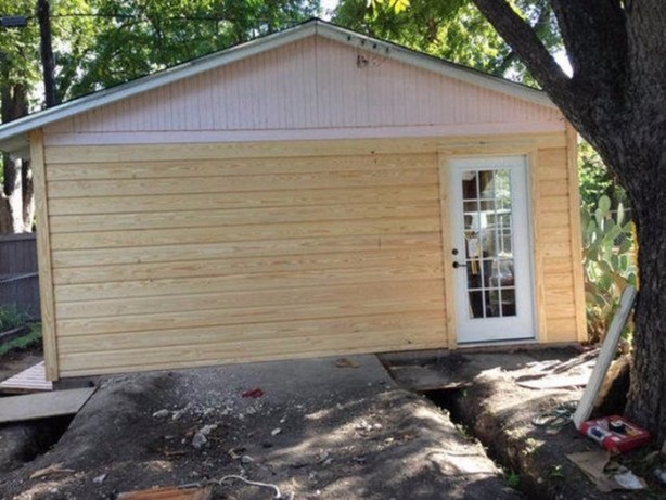 Foto - Garajı için öyle bir kapı yaptı ki...