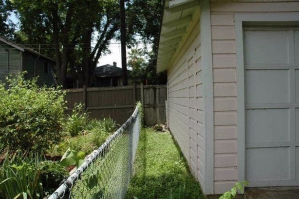 Foto - Garajı için öyle bir kapı yaptı ki...