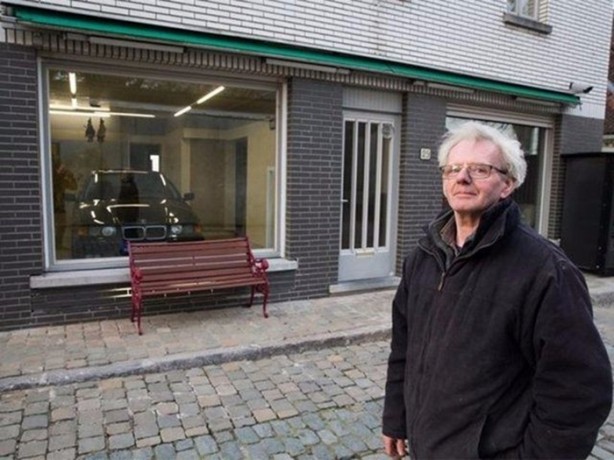  Garajı için öyle bir kapı yaptı ki...