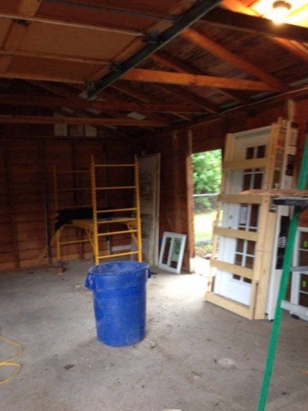 Foto - Garajı için öyle bir kapı yaptı ki...