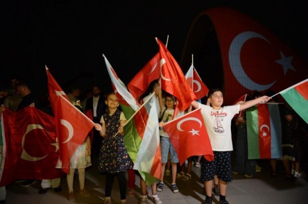 Foto - Gardaş moral verdi