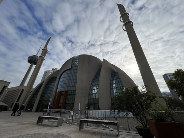 Gayrimüslimler de camilere koştu! Almanya'da dikkat çeken etkinlik