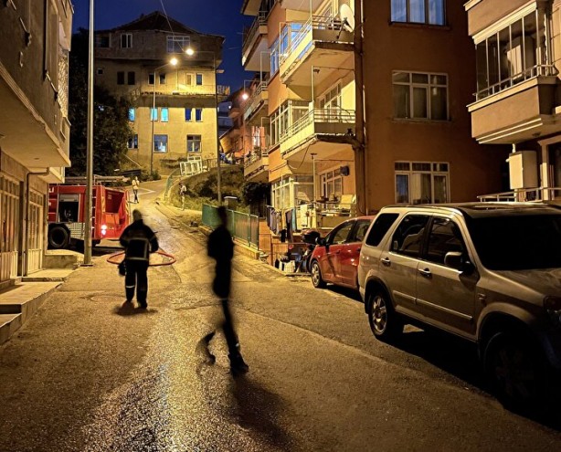 Foto - Gaz kokusu alarma geçirdi! Patlama ihtimaline karşı mahalleli sokağa döküldü