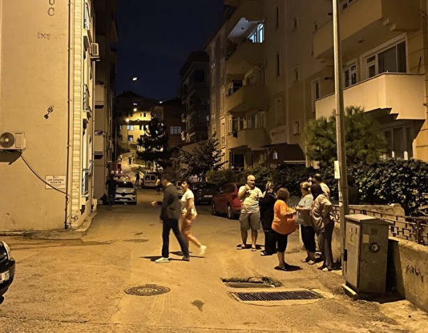 Foto - Gaz kokusu alarma geçirdi! Patlama ihtimaline karşı mahalleli sokağa döküldü