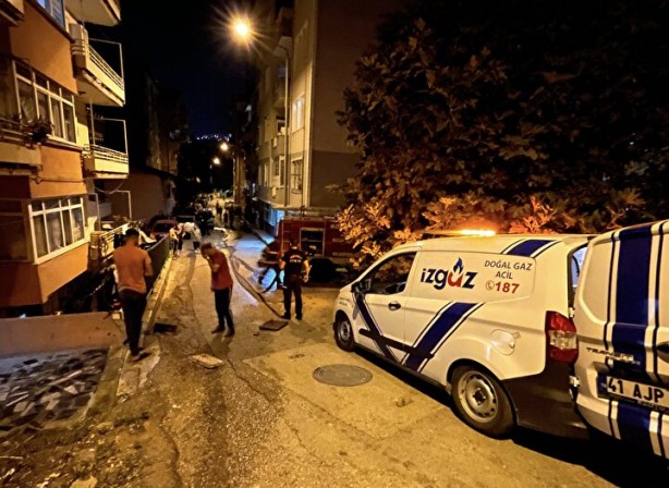 Foto - Gaz kokusu alarma geçirdi! Patlama ihtimaline karşı mahalleli sokağa döküldü