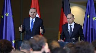 Foto - Gazeteci değil sanki İsrail devlet sözcüsü! Gerçekten mide bulandırıcı! Sende hiç utanma yok mu be