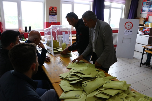 Foto - Gazeteler seçim sonuçlarını nasıl gördü? Çamur medyasında akıllara zarar manşet