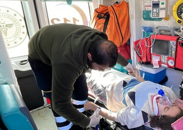 Foto - Gaziantep İslahiye'de genç kız enkazdan 78 saat sonra kurtarıldı