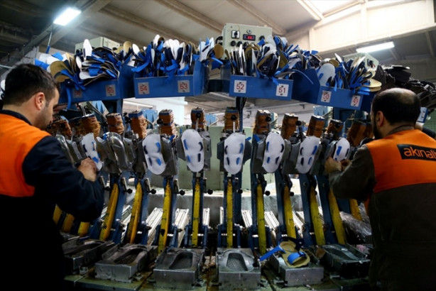 Foto - Gaziantep üretiyor, Avrupa giyiyor