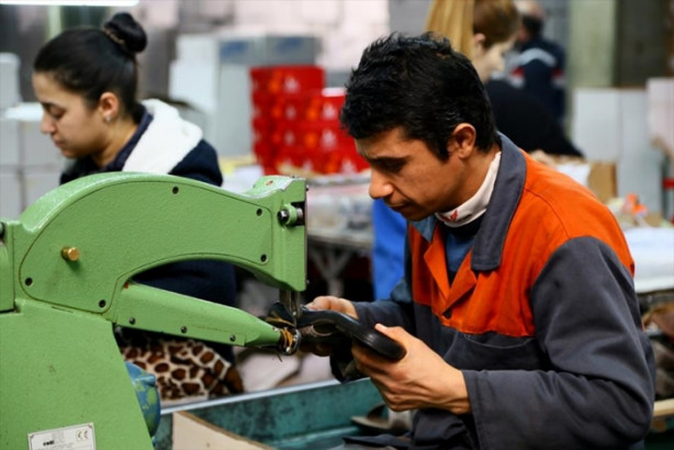 Foto - Gaziantep üretiyor, Avrupa giyiyor