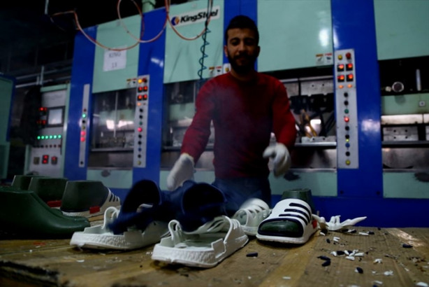 Foto - Gaziantep üretiyor, Avrupa giyiyor