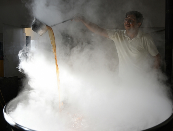 Foto - Gaziantep'in üzümleri cevizli sucuğa dönüşüyor!