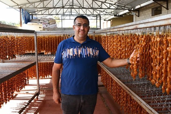 Foto - Gaziantep'in üzümleri cevizli sucuğa dönüşüyor!