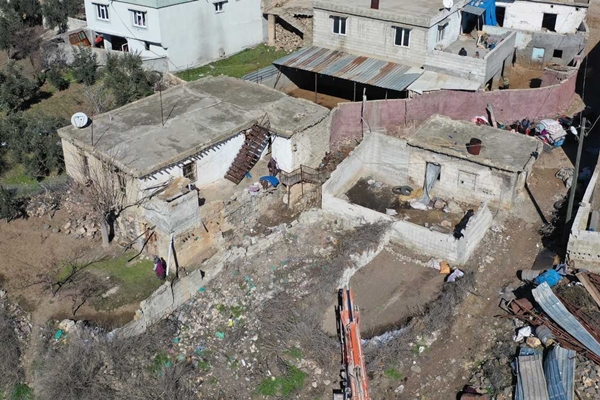 Gaziantep'te ağır hasarlı yapıların yıkımına başlandı