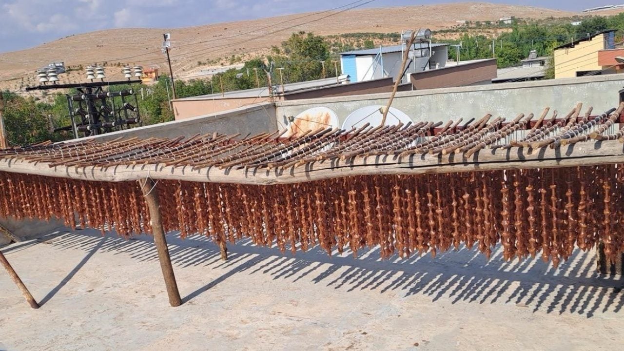 Foto - Gaziantep'te bu yöntem ile elde edilen üzüm suyunu cevizli sucuk ve bastık yapımında birçok kişi kullanıyor
