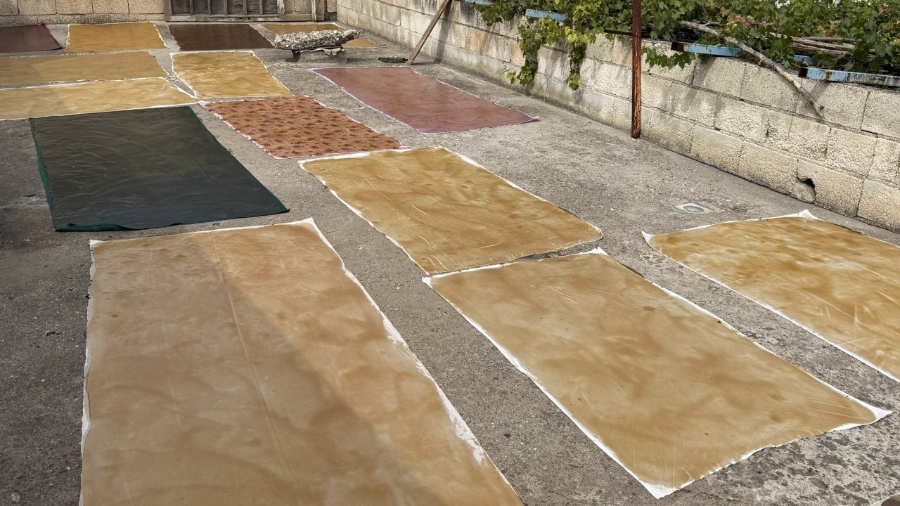 Foto - Gaziantep'te bu yöntem ile elde edilen üzüm suyunu cevizli sucuk ve bastık yapımında birçok kişi kullanıyor