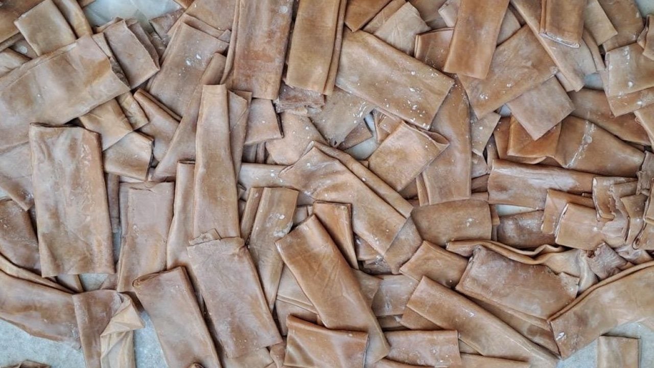 Foto - Gaziantep'te bu yöntem ile elde edilen üzüm suyunu cevizli sucuk ve bastık yapımında birçok kişi kullanıyor