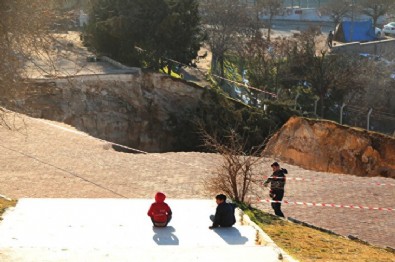 Foto - Gaziantep’te depremin etkisi ile 3 dev çukur oluştu