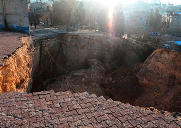 Foto - Gaziantep’te depremin etkisi ile 3 dev çukur oluştu