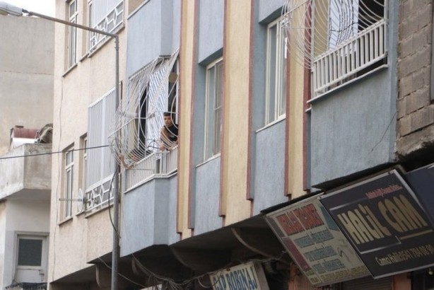 Foto - Gaziantep'te film gibi olay! Her akşam aynı saatte zilleri çalındı... Evlerine itfaiye, ambulans, polis, cenaze aracı geldi
