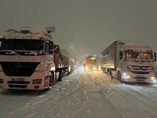 Foto - Gaziantep'te hayat durdu! 2 bin kişi kurtarıldı