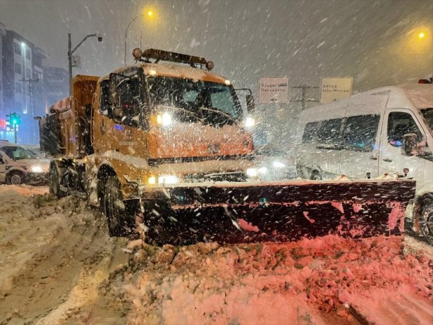 Foto - Gaziantep'te hayat durdu! 2 bin kişi kurtarıldı
