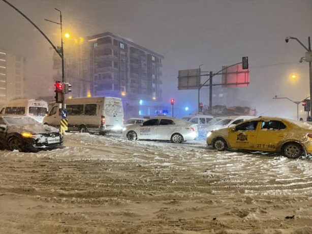 Foto - Gaziantep'te hayat durdu! 2 bin kişi kurtarıldı