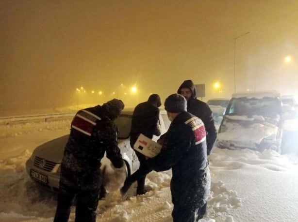 Gaziantep'te hayat durdu! 2 bin kişi kurtarıldı