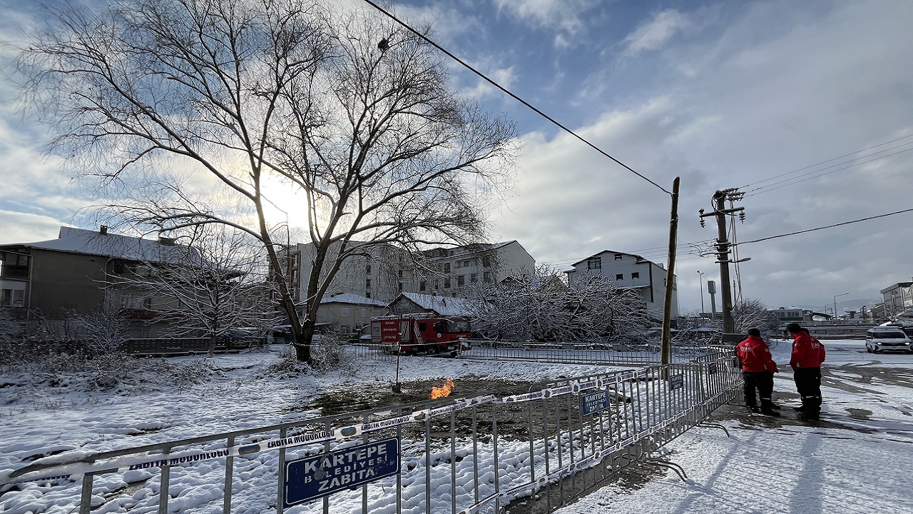 Foto - Gazın türü araştırılıyor! Bu ateş 5 gündür yanıyor