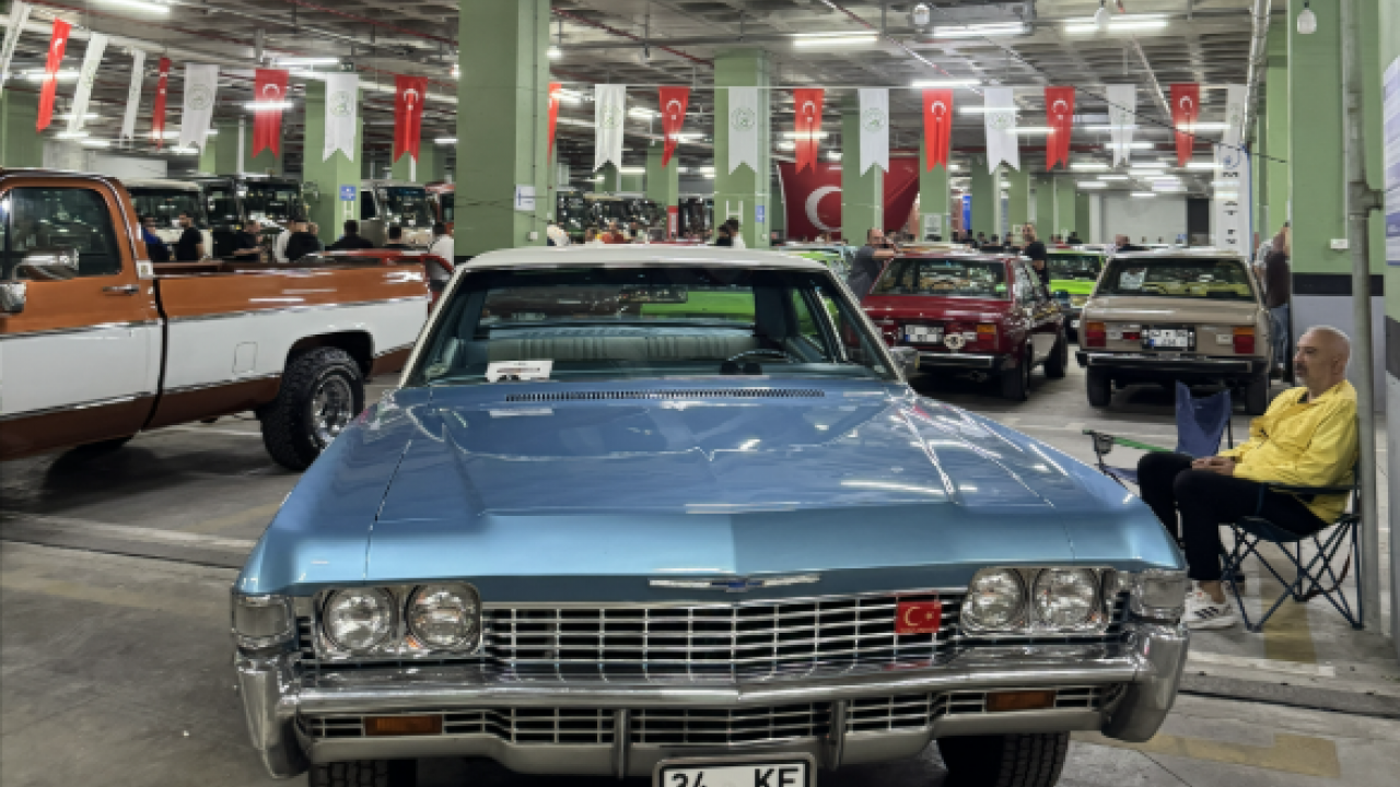 Foto - Gaziosmanpaşa’da Nostaljik Otomobil Festivali! ‘Kendimizi Türk filmi içinde hissettik'