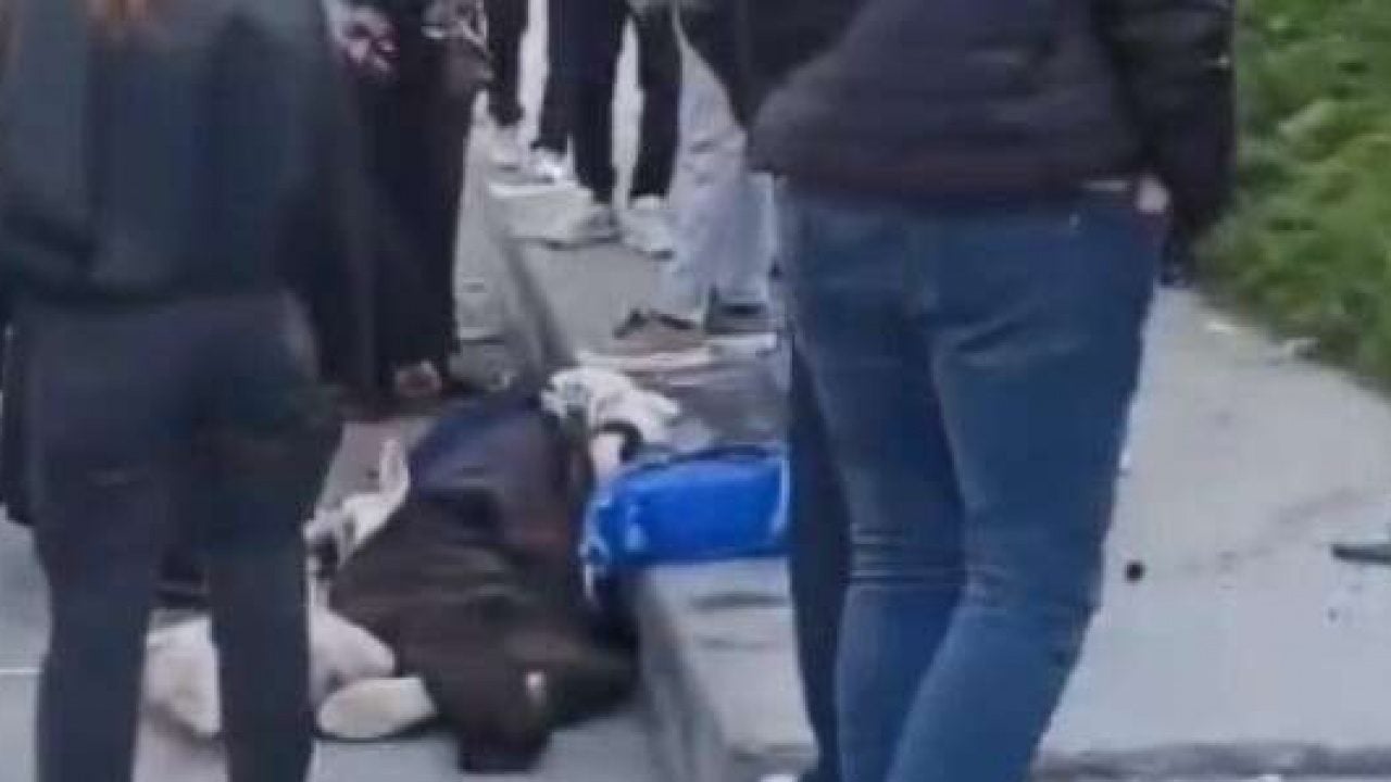 Foto - Gaziosmanpaşa’da yürek yakan kaza! 2 çocuğu için kendini feda etti: Talihsiz anne devrilen aracın altında kalarak can verdi