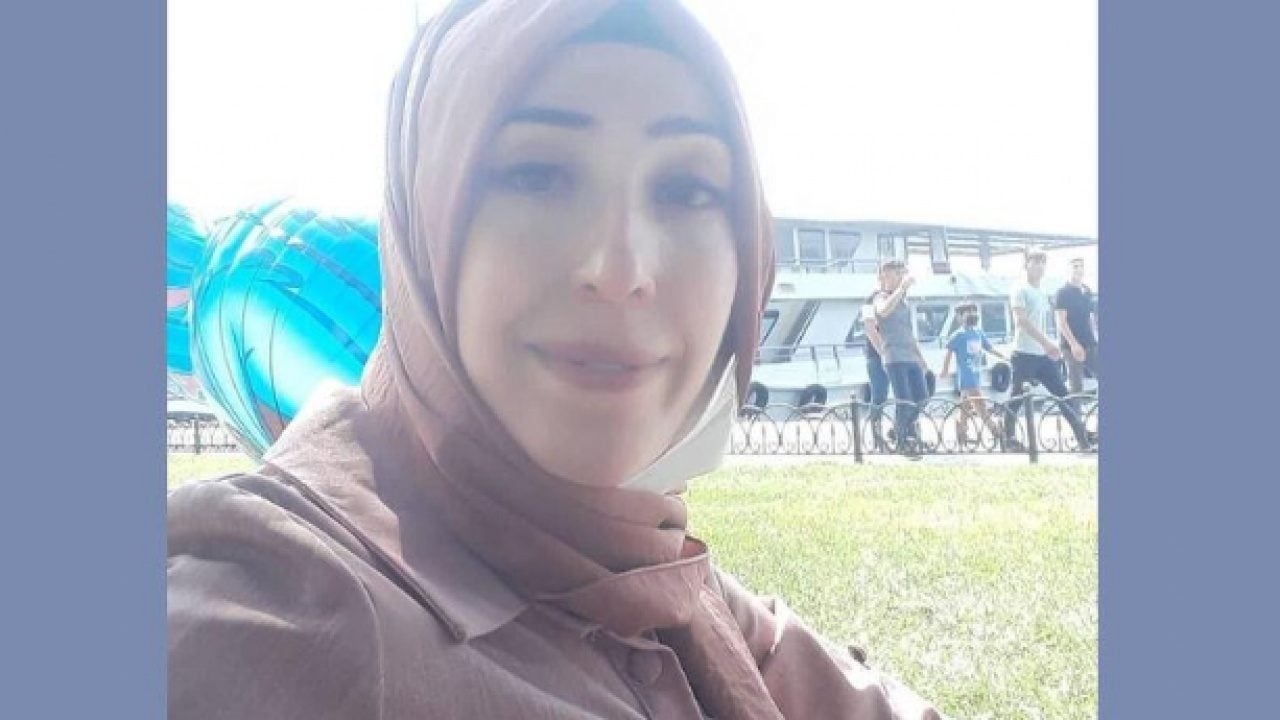 Foto - Gaziosmanpaşa’da yürek yakan kaza! 2 çocuğu için kendini feda etti: Talihsiz anne devrilen aracın altında kalarak can verdi