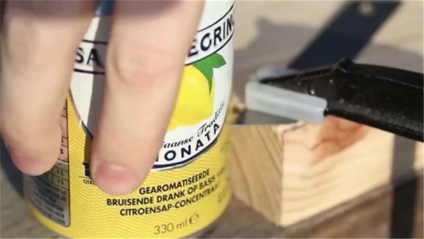 Foto - Gazlı içecek kutusuyla yaptığı şeye inanamayacaksınız