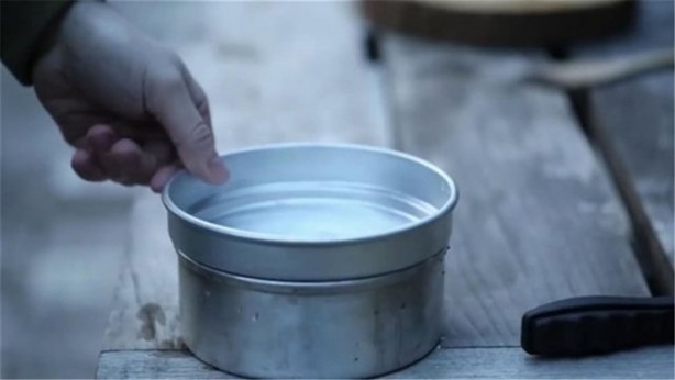 Foto - Gazlı içecek kutusuyla yaptığı şeye inanamayacaksınız