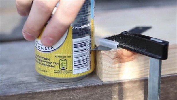 Foto - Gazlı içecek kutusuyla yaptığı şeye inanamayacaksınız