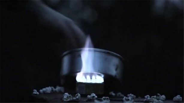 Foto - Gazlı içecek kutusuyla yaptığı şeye inanamayacaksınız