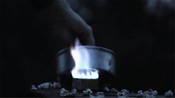 Foto - Gazlı içecek kutusuyla yaptığı şeye inanamayacaksınız