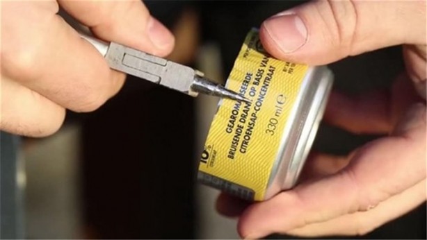 Foto - Gazlı içecek kutusuyla yaptığı şeye inanamayacaksınız