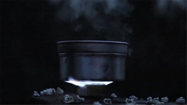 Foto - Gazlı içecek kutusuyla yaptığı şeye inanamayacaksınız