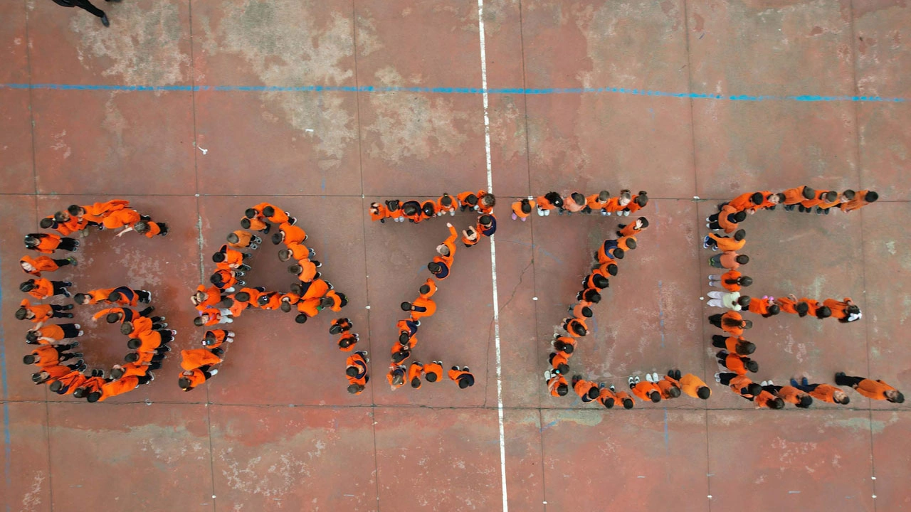 Gazze için tek yürek oldular! Minik öğrencilerden anlamlı koreografi